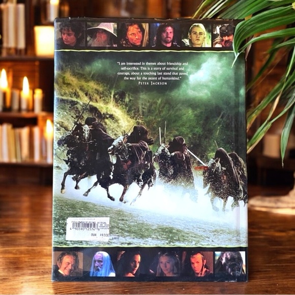 Y2K The Lord of The Rings: The Fellowship of the Ring Visual Collector’s Book - Picture 3 of 13